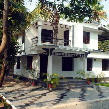 Nice Villa Irimbranallur Exterior photo