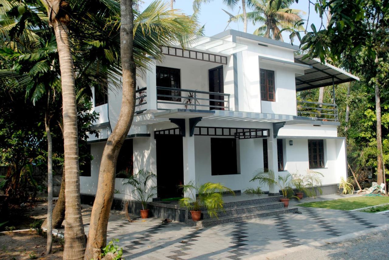 Nice Villa Irimbranallur Exterior photo