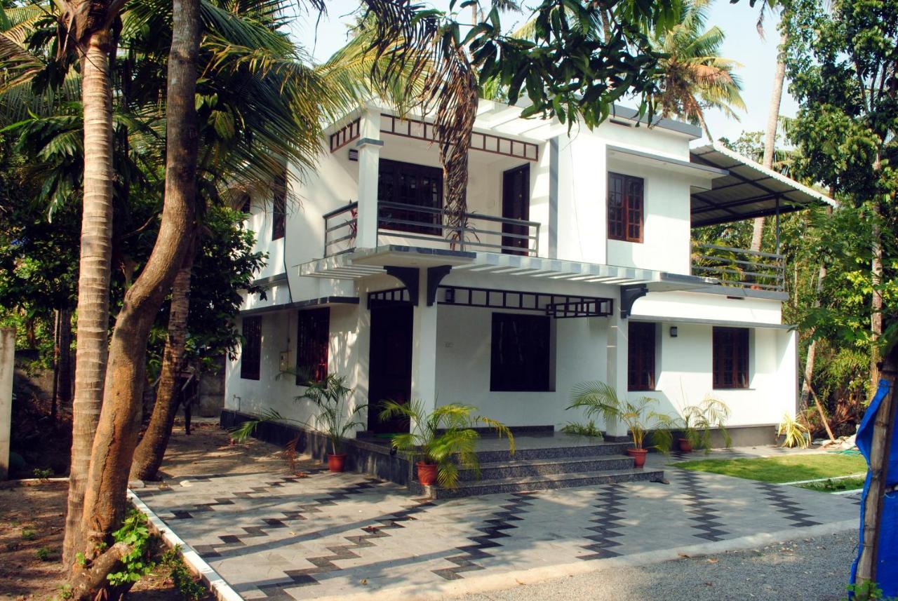 Nice Villa Irimbranallur Exterior photo