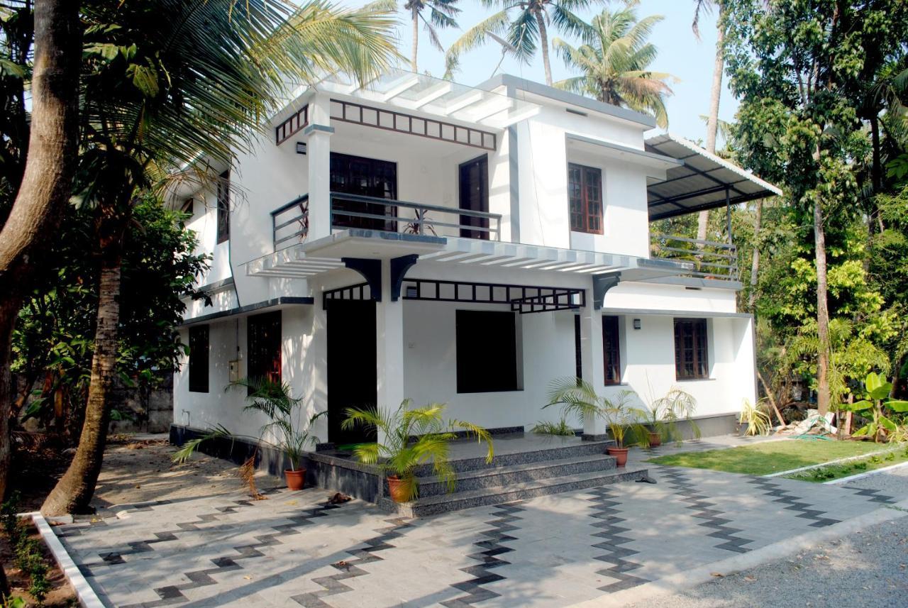 Nice Villa Irimbranallur Exterior photo